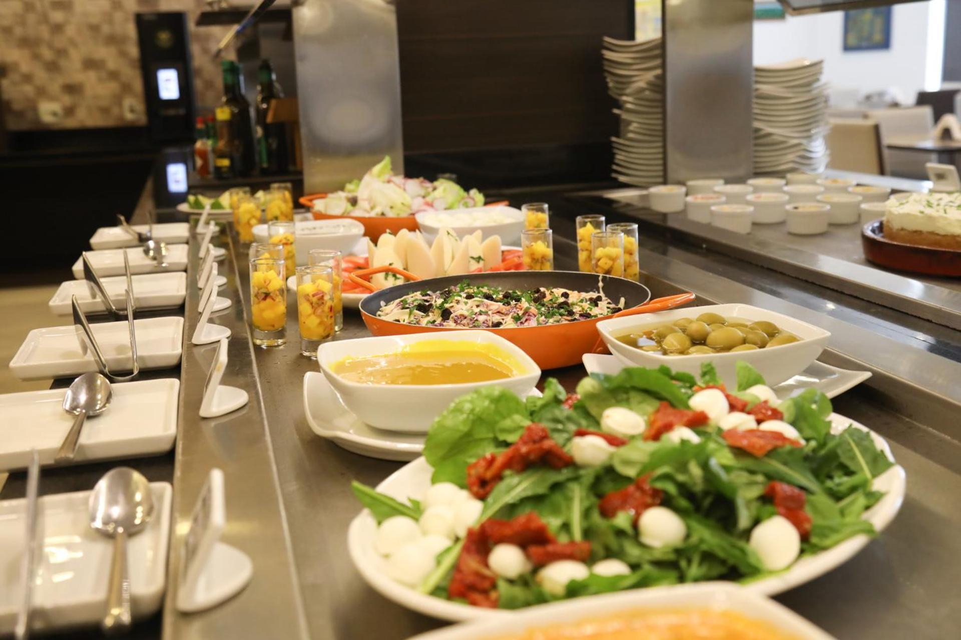 Hotel Tryp By Wyndham Ribeirão Preto Zewnętrze zdjęcie A salad bar