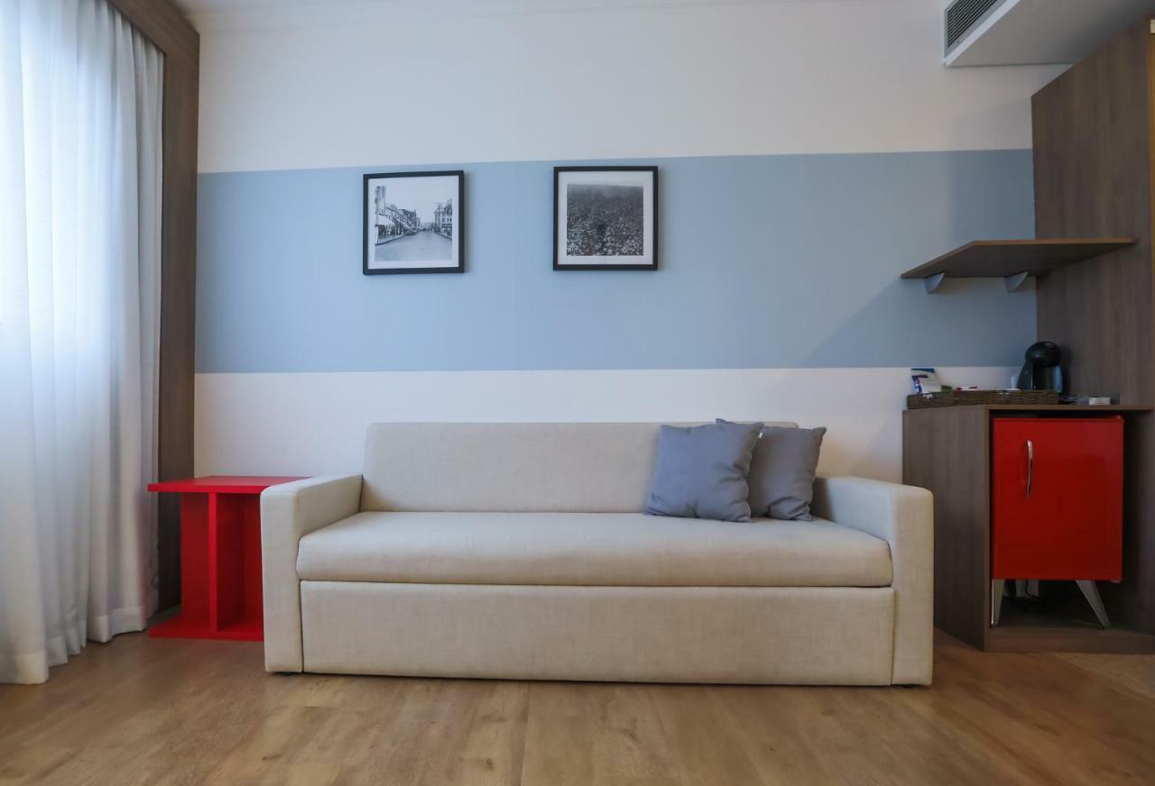 Hotel Tryp By Wyndham Ribeirão Preto Zewnętrze zdjęcie A sofa bed