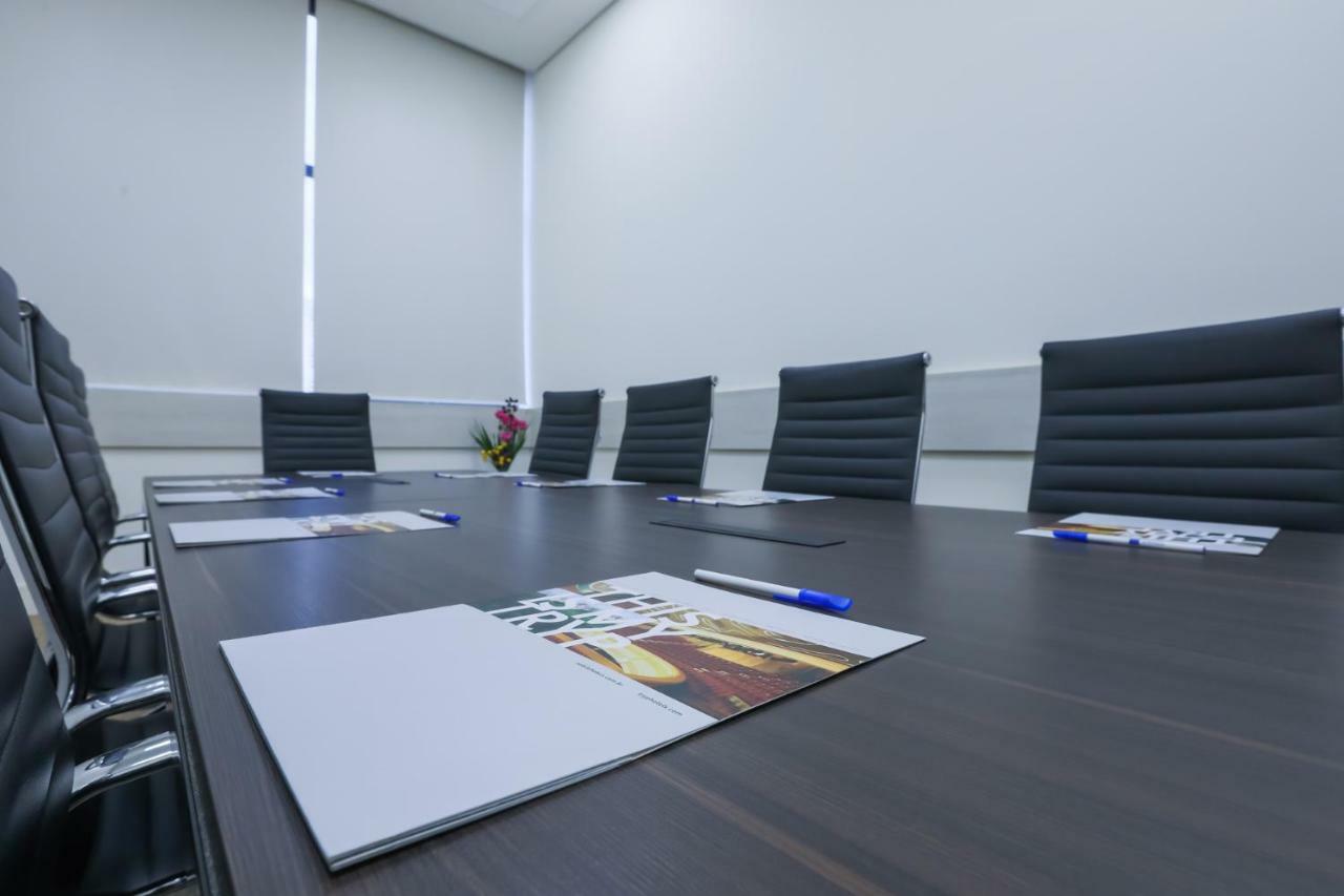 Hotel Tryp By Wyndham Ribeirão Preto Zewnętrze zdjęcie A meeting room