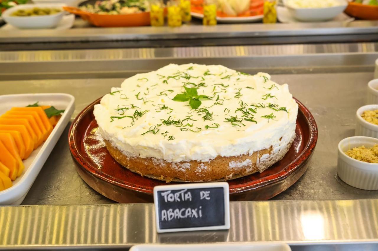 Hotel Tryp By Wyndham Ribeirão Preto Zewnętrze zdjęcie A cake made with abacaxi