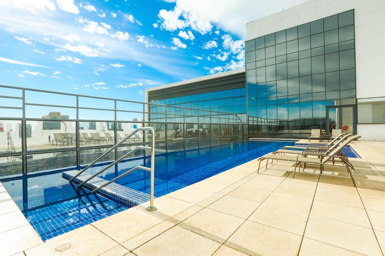 Hotel Tryp By Wyndham Ribeirão Preto Zewnętrze zdjęcie Rooftop pool at the hotel
